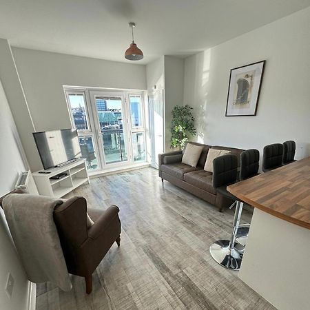 Raphael Heights Apartment Newport  Bagian luar foto