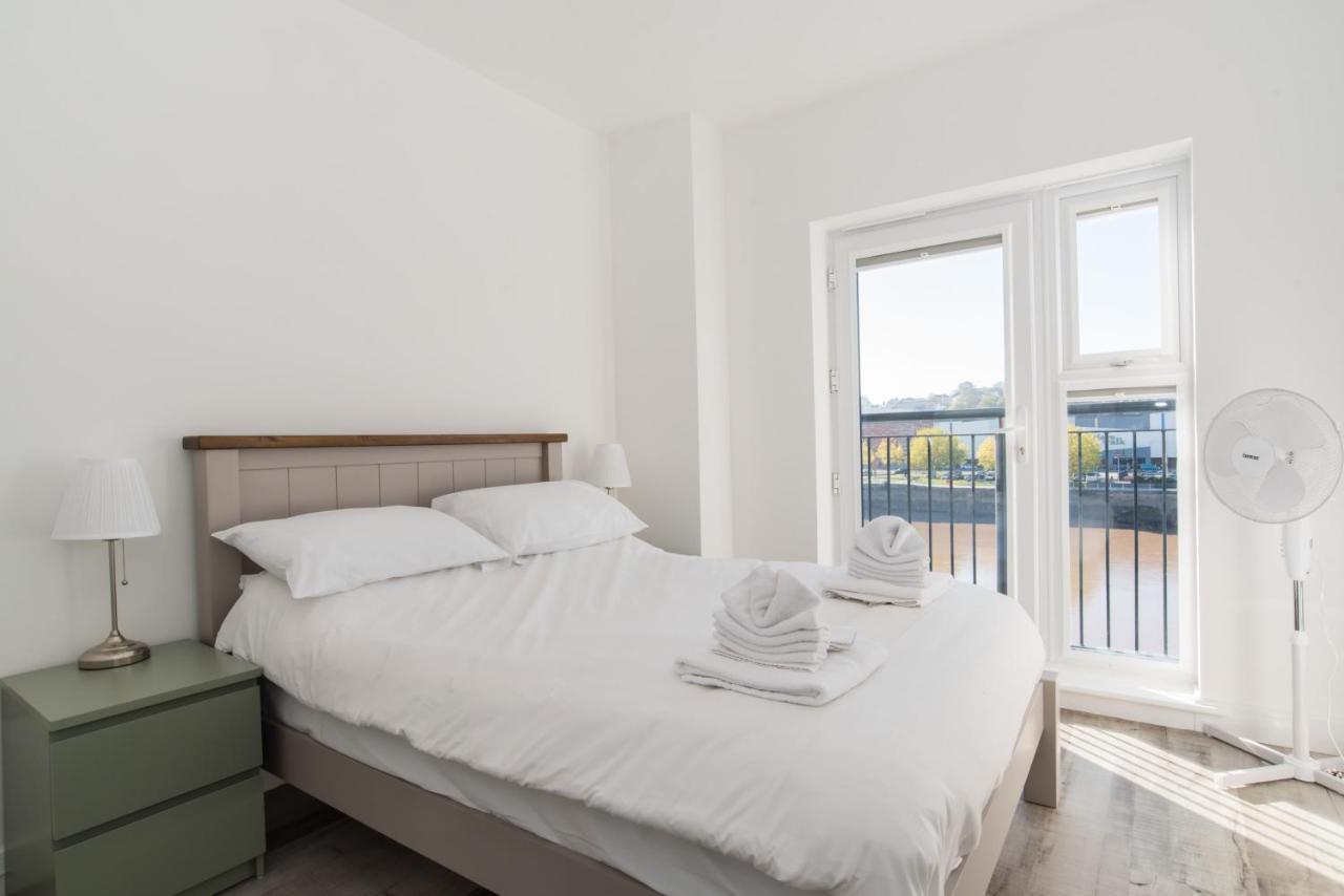 Raphael Heights Apartment Newport  Bagian luar foto