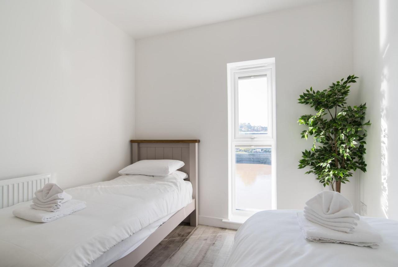 Raphael Heights Apartment Newport  Bagian luar foto