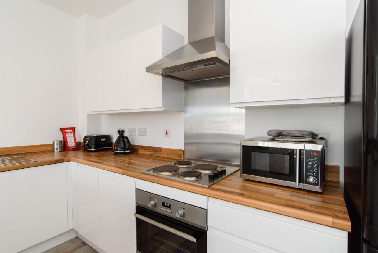 Raphael Heights Apartment Newport  Bagian luar foto