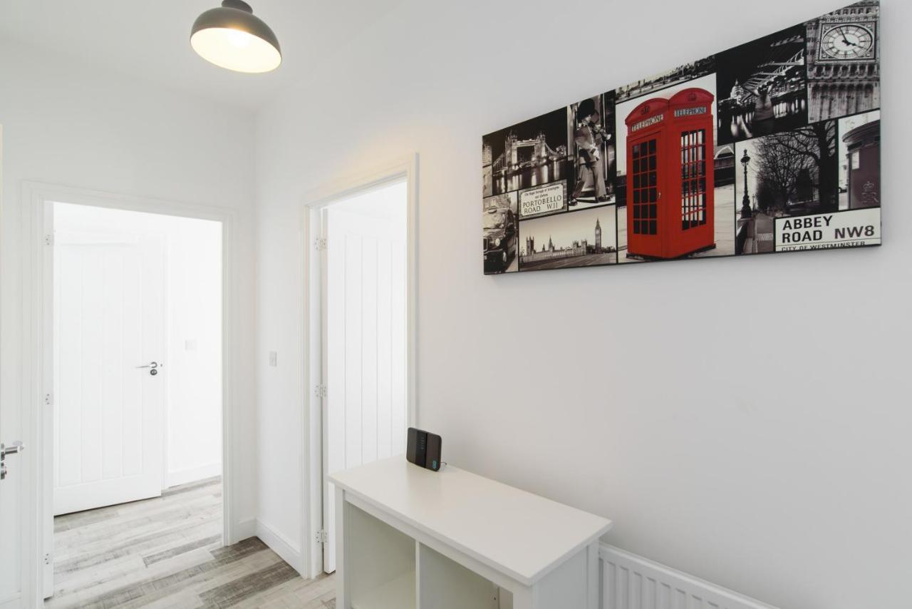 Raphael Heights Apartment Newport  Bagian luar foto