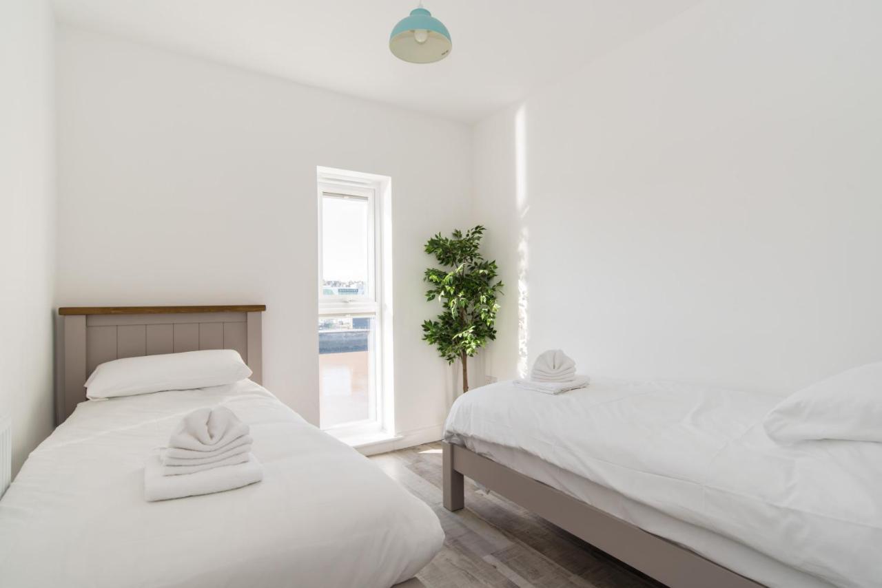 Raphael Heights Apartment Newport  Bagian luar foto