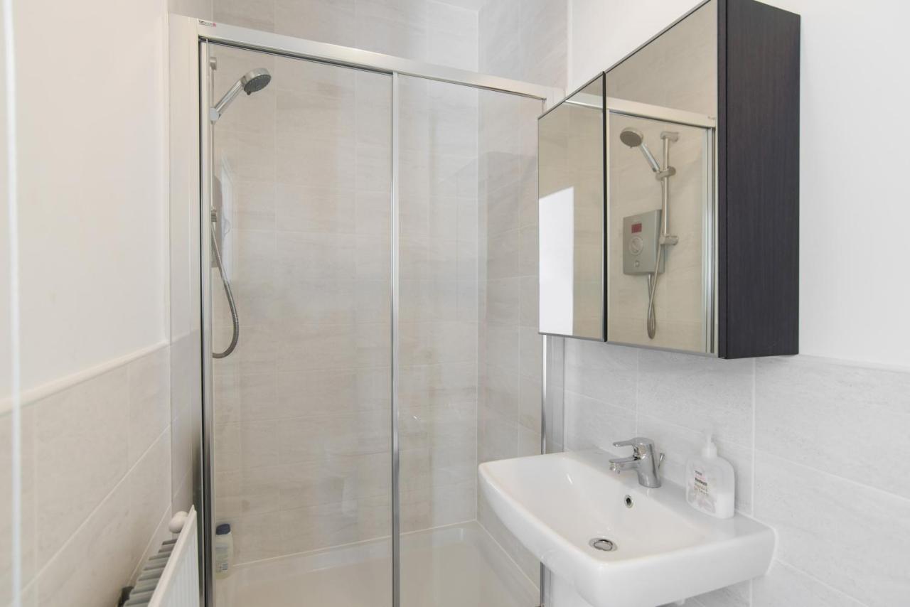Raphael Heights Apartment Newport  Bagian luar foto