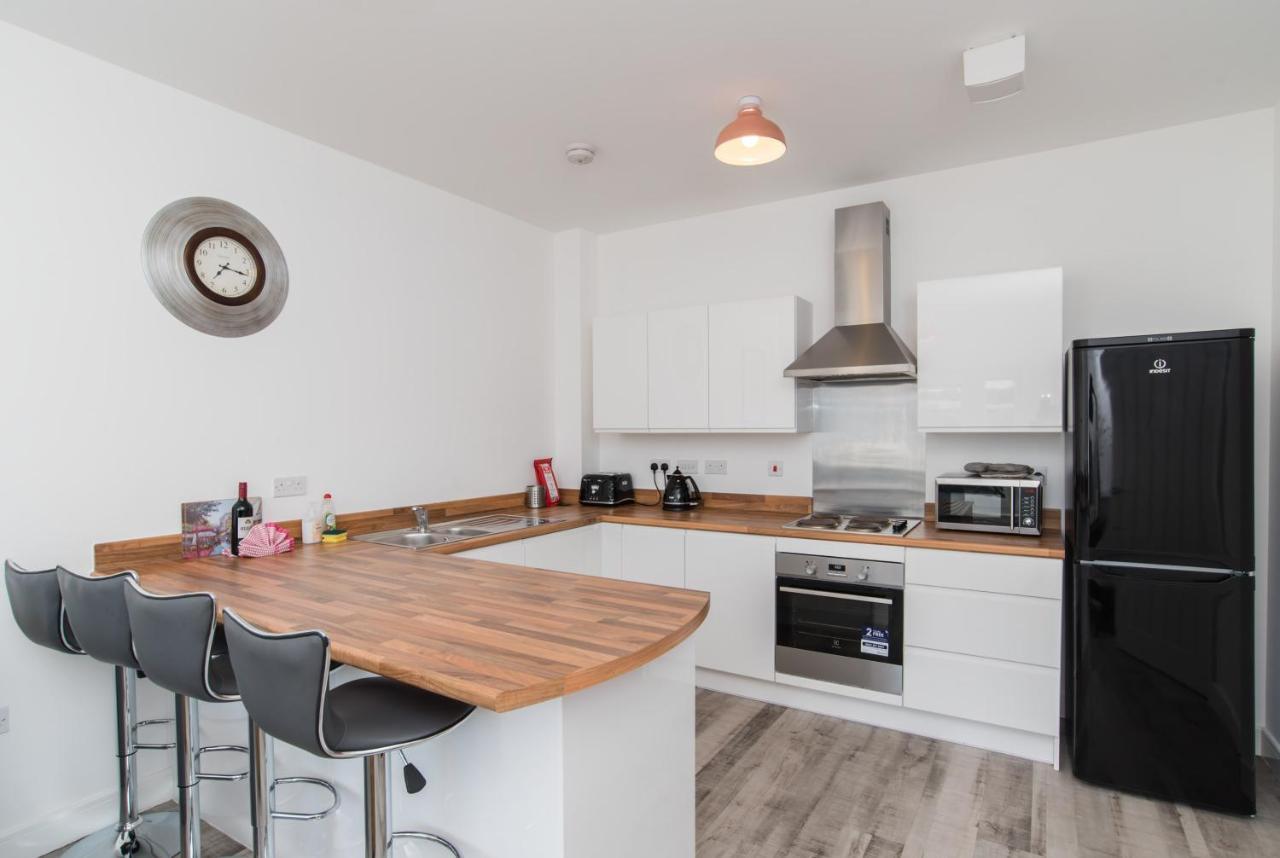 Raphael Heights Apartment Newport  Bagian luar foto